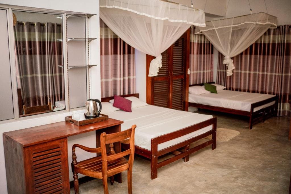 Deluxe Family Room room - Image 1
