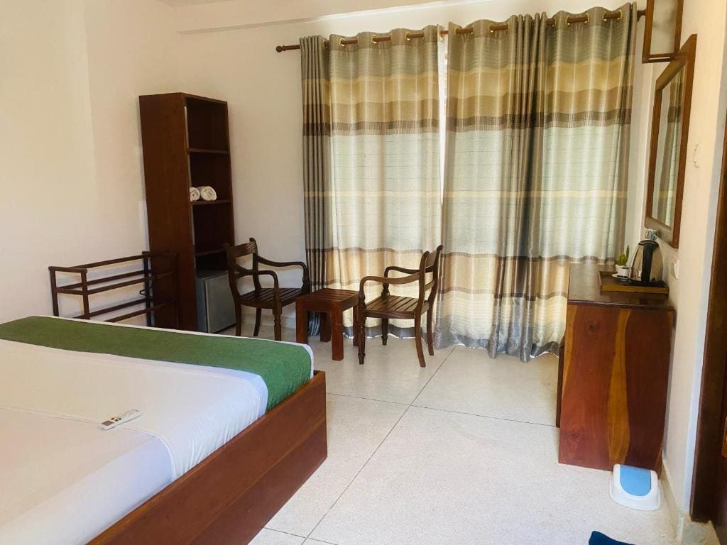 Deluxe King Room room - Image 2