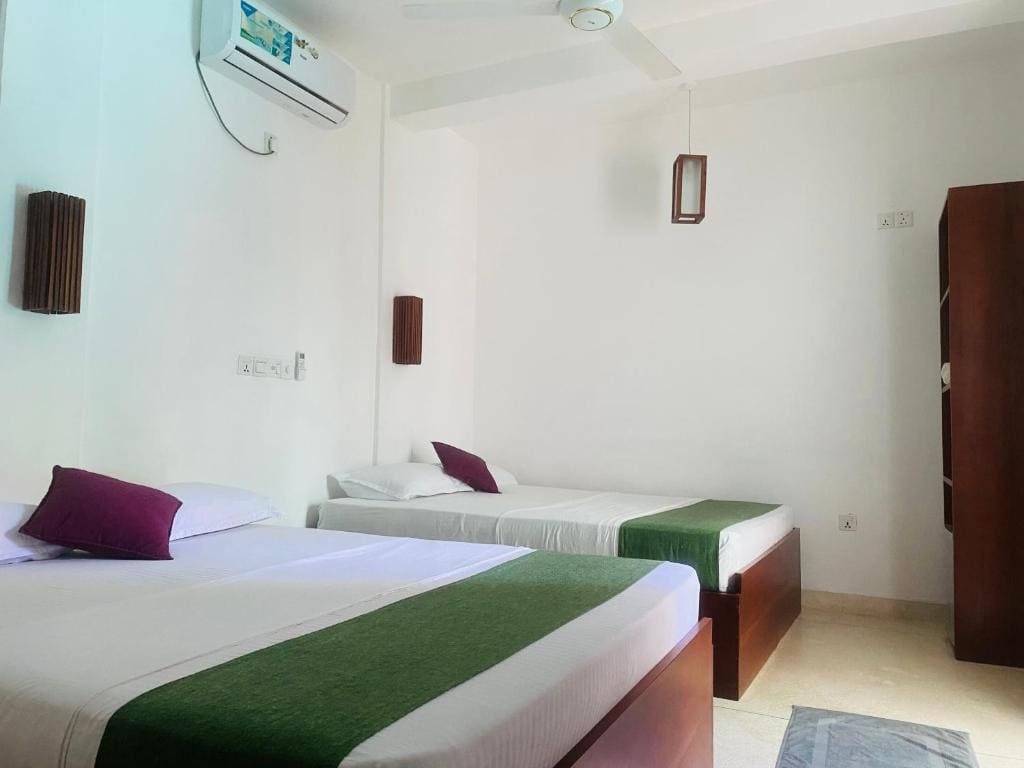 Deluxe Family Room room - Image 2