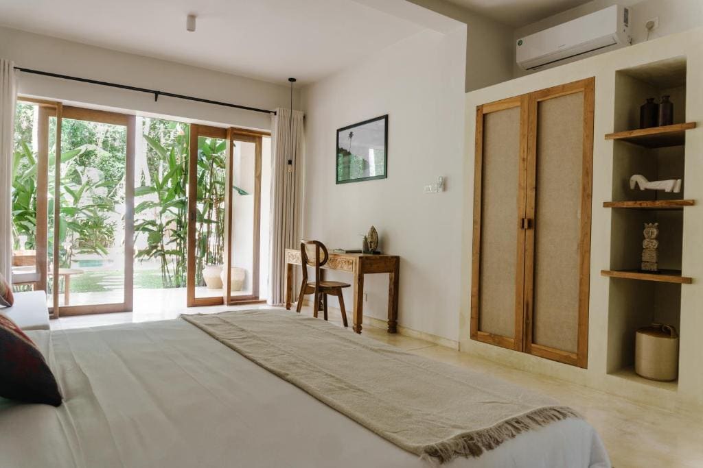 King Suite with Pool View room - Image 2
