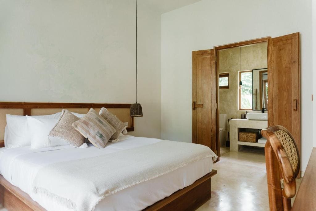 Queen Room with Garden View room - Image 3