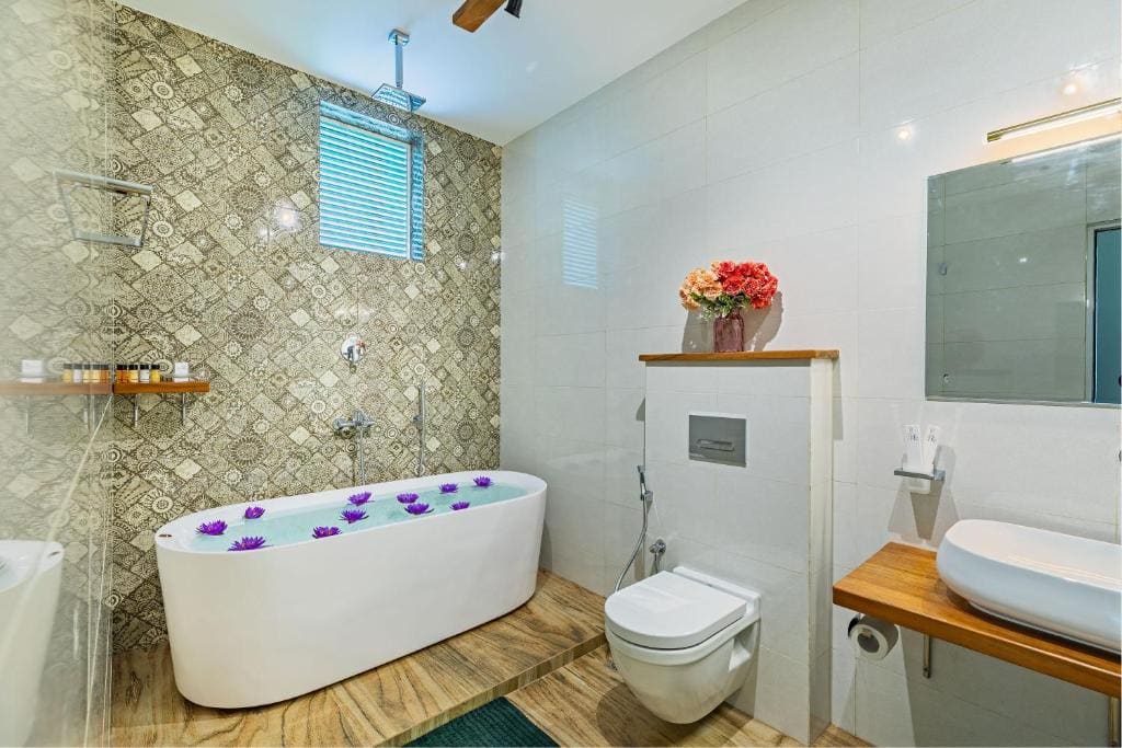 Deluxe Double Room with Balcony room - Image 1