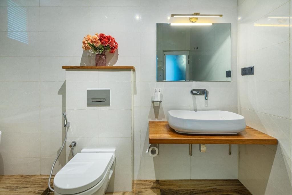 Deluxe Double Room with Balcony room - Image 3