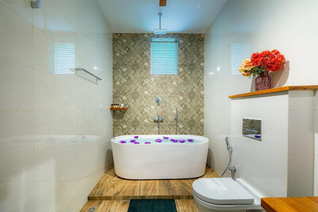 Deluxe Double Room with Balcony room - Image 2