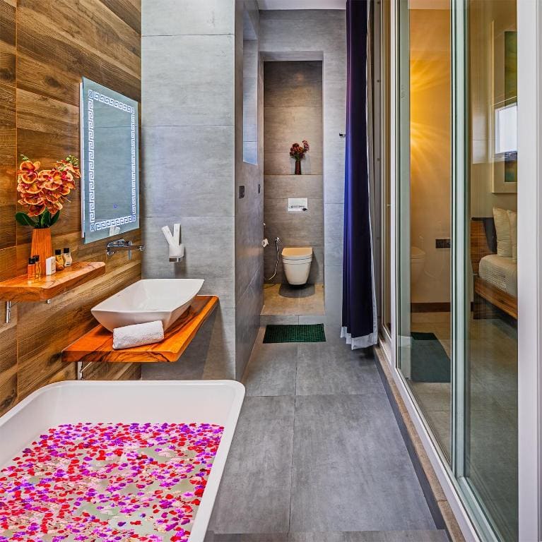 Double Room with Private External Bathroom room - Image 1