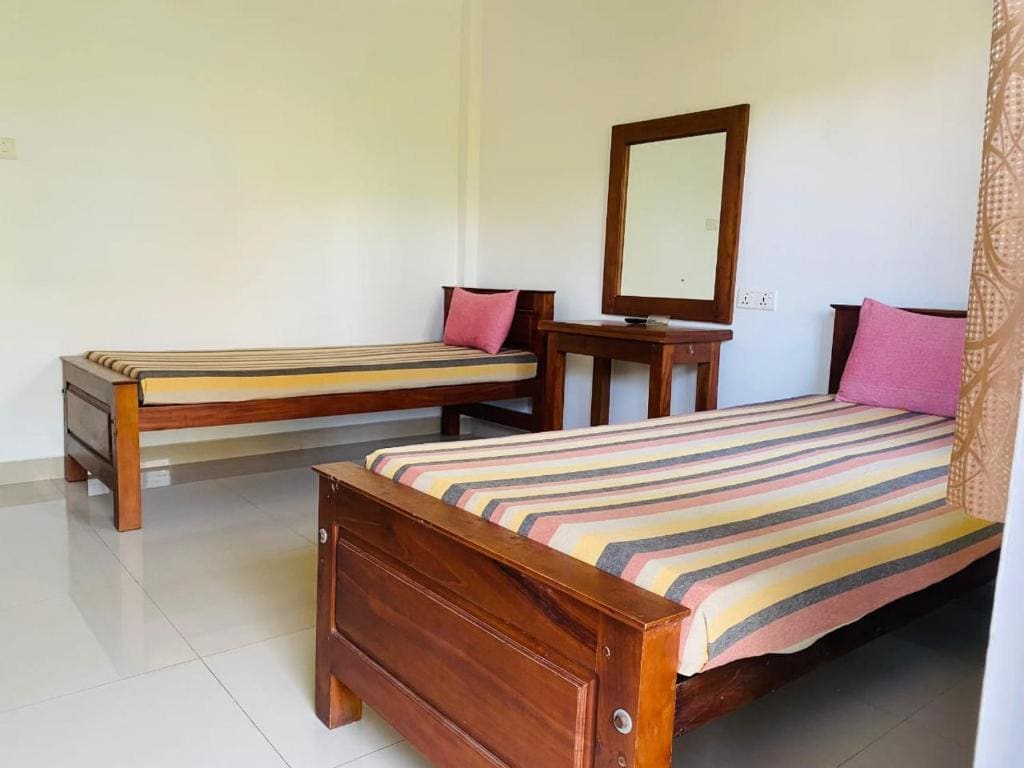 Budget Twin Room room - Image 2