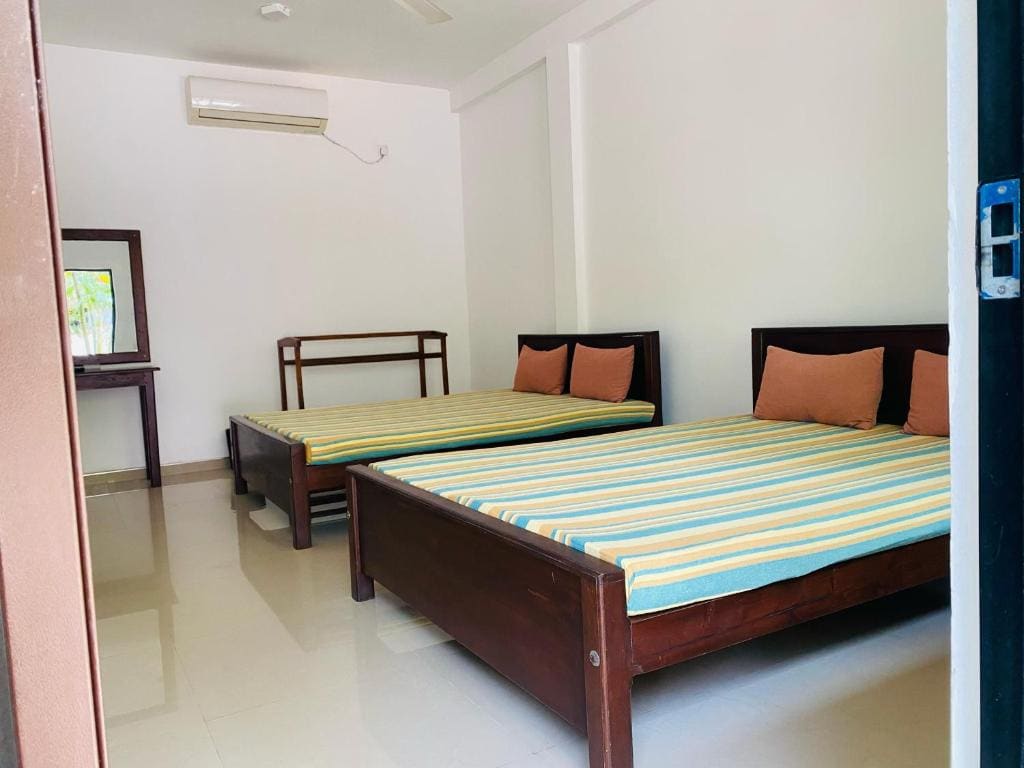 Deluxe Family Room room - Image 2
