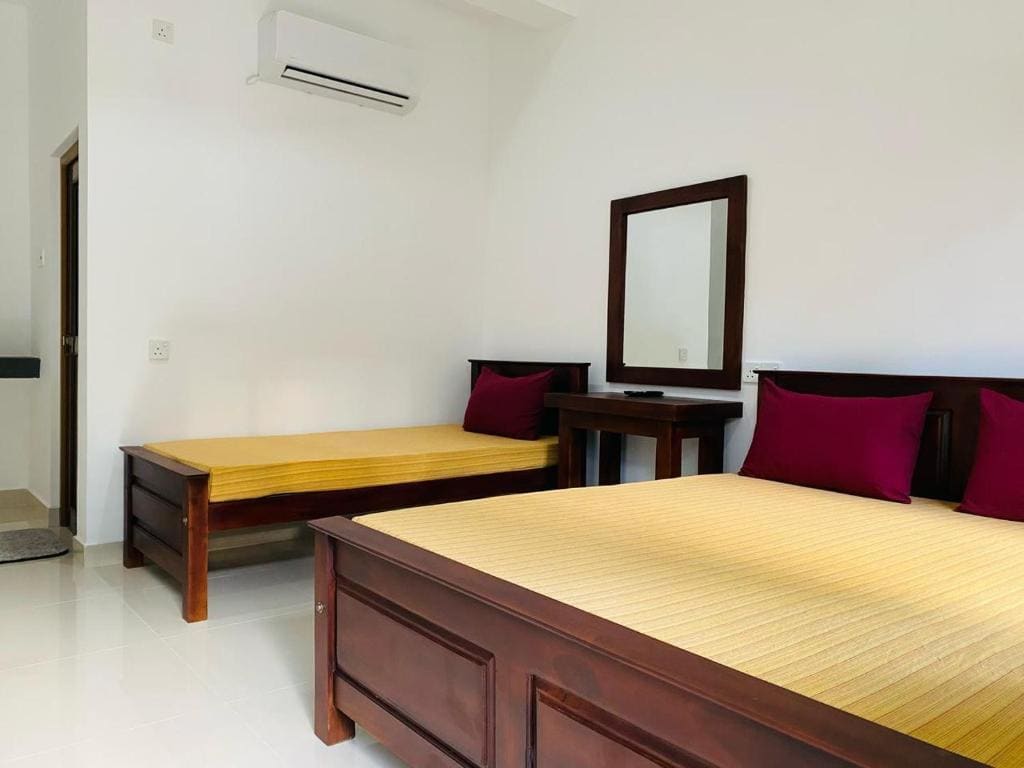 Deluxe Triple Room room - Image 1