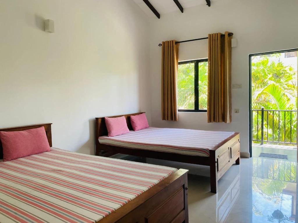 Standard Family Room room - Image 2