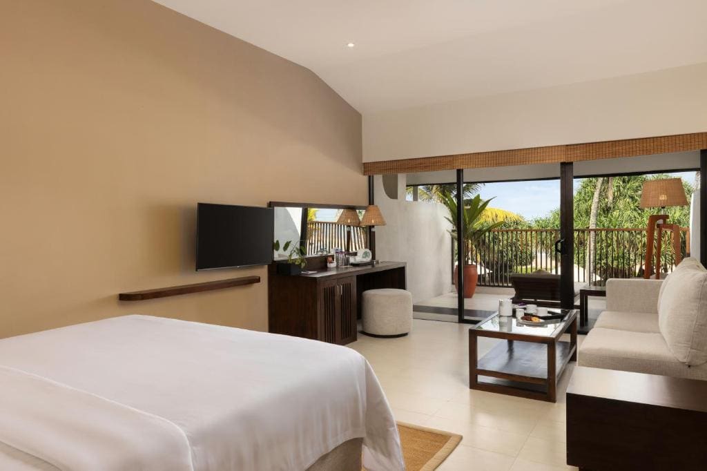 Luxury Sea View room with Balcony - Room upgrade & Early check in/Late check out on availability + 10% Discount on Food/Beverages & Balinese Spa room - Image 1