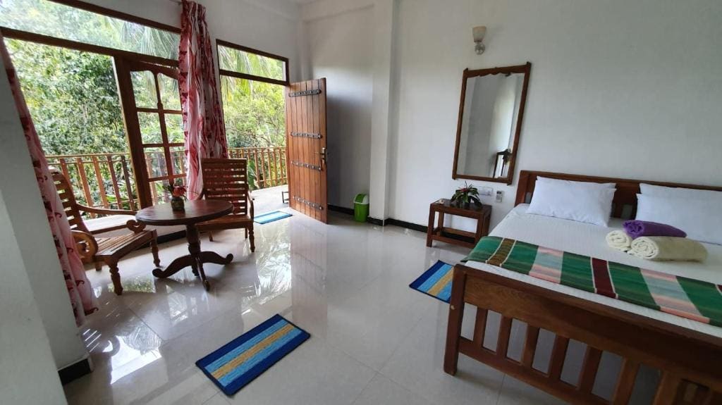 Family Room with Balcony room - Image 2