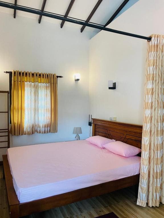 Double Room with Balcony room - Image 3