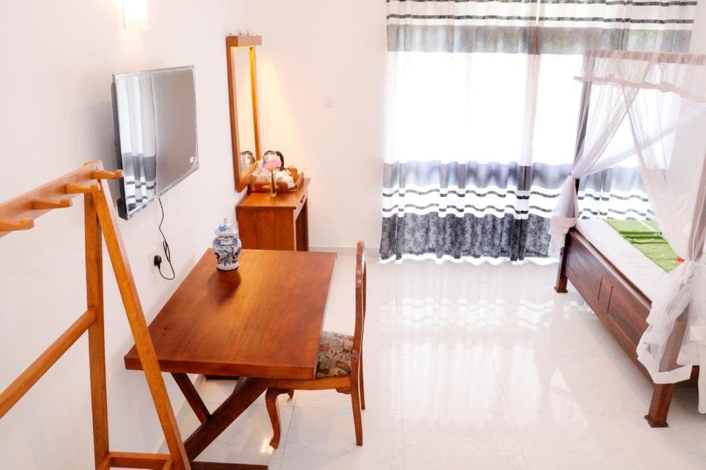 Family Room with Balcony room - Image 2