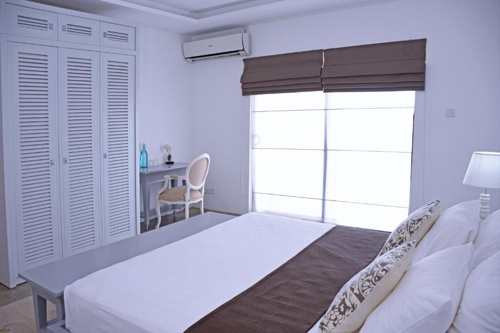 Deluxe Double Room with Balcony and Sea View room - Image 3