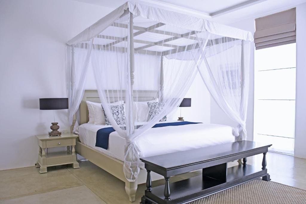 Deluxe Double Room with Side Sea View room - Image 2