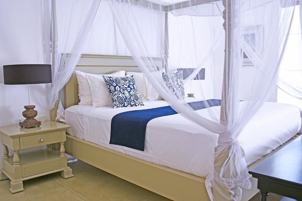 Deluxe Double Room with Side Sea View room - Image 1