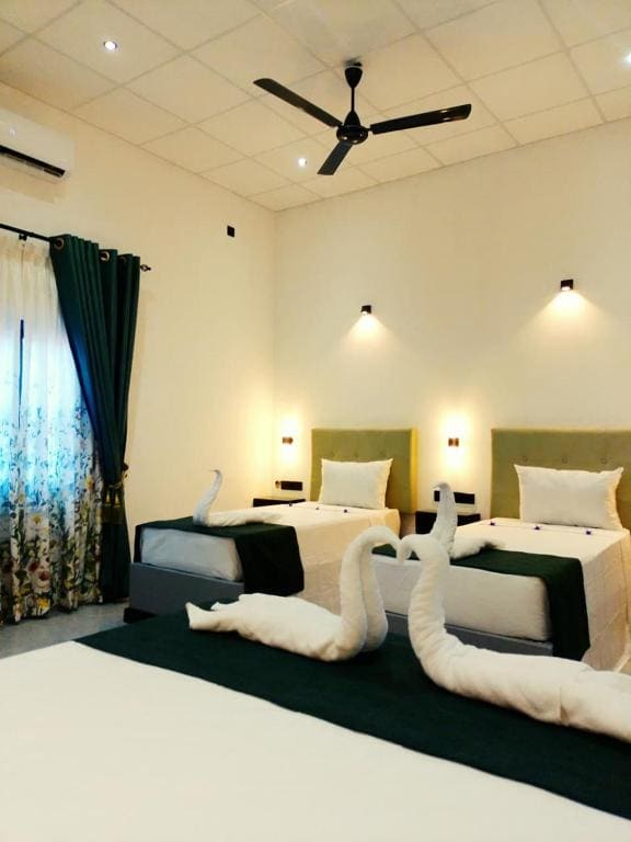 Quadruple Room room - Image 1