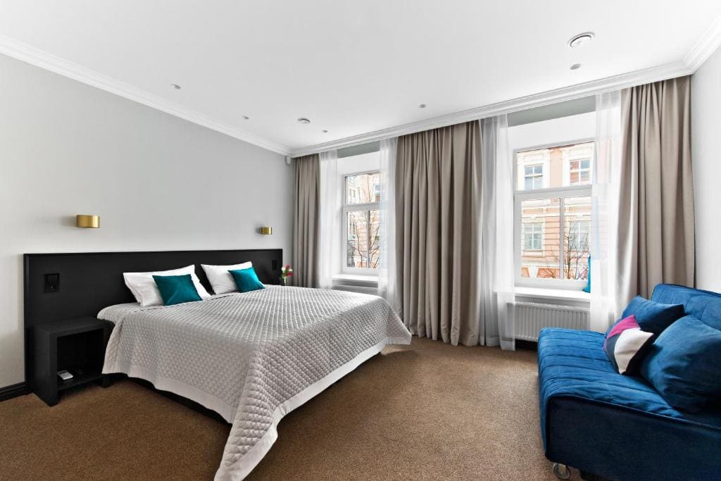 Superior Double Room with Sofa room - Image 2