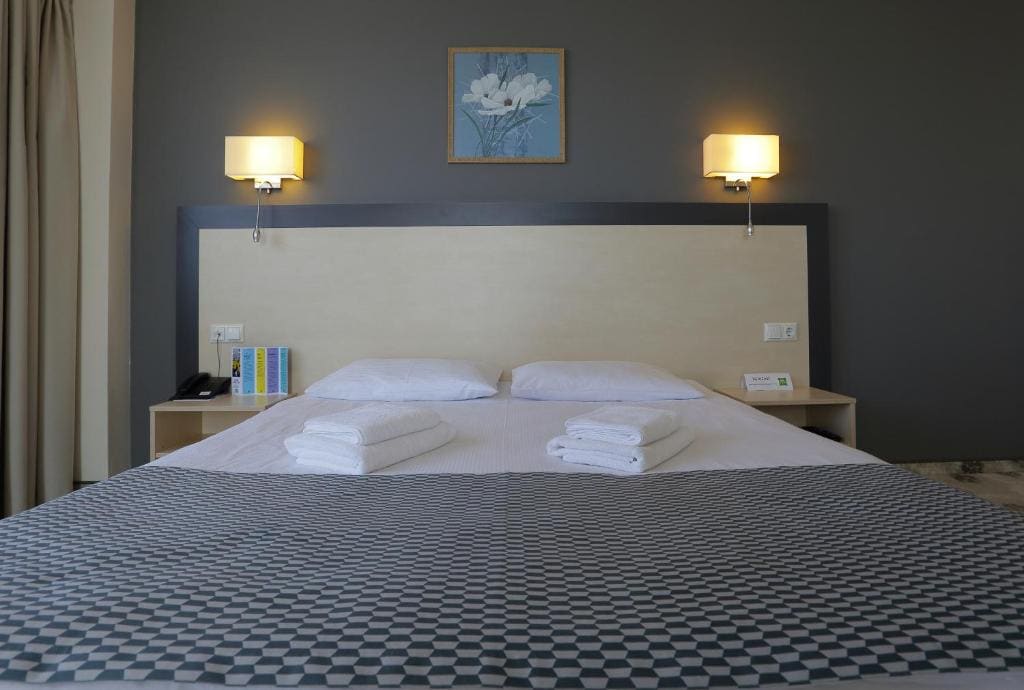 Standard Twin Room room - Image 3