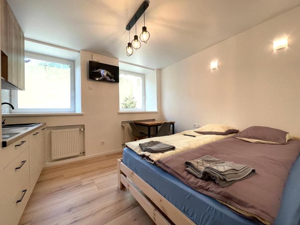 Double Room with Shared Bathroom room - Image 2