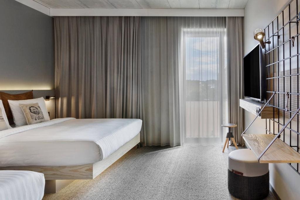 Moxy Family Sleeper, Guest room, 1 Queen room - Image 1