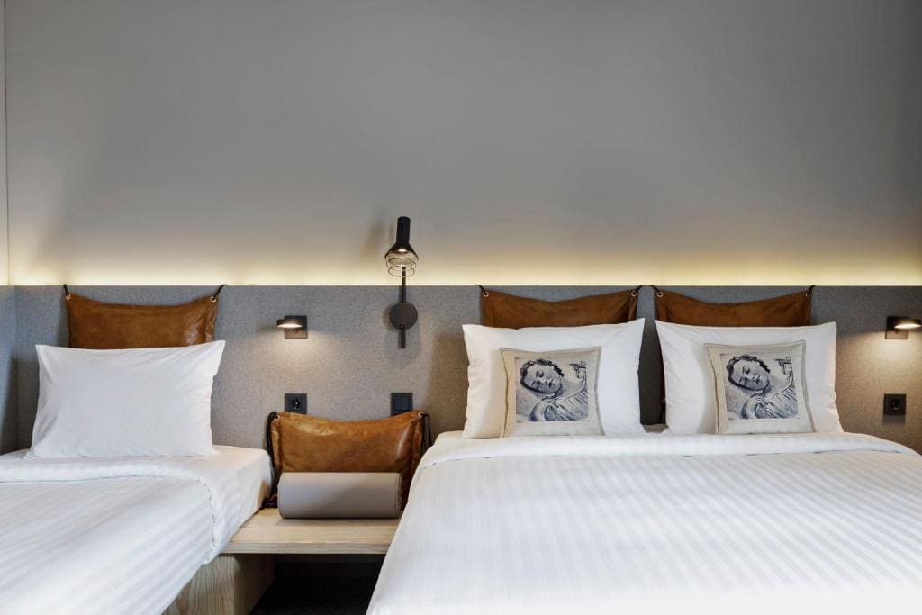 Moxy Family Sleeper, Guest room, 1 Queen room - Image 2