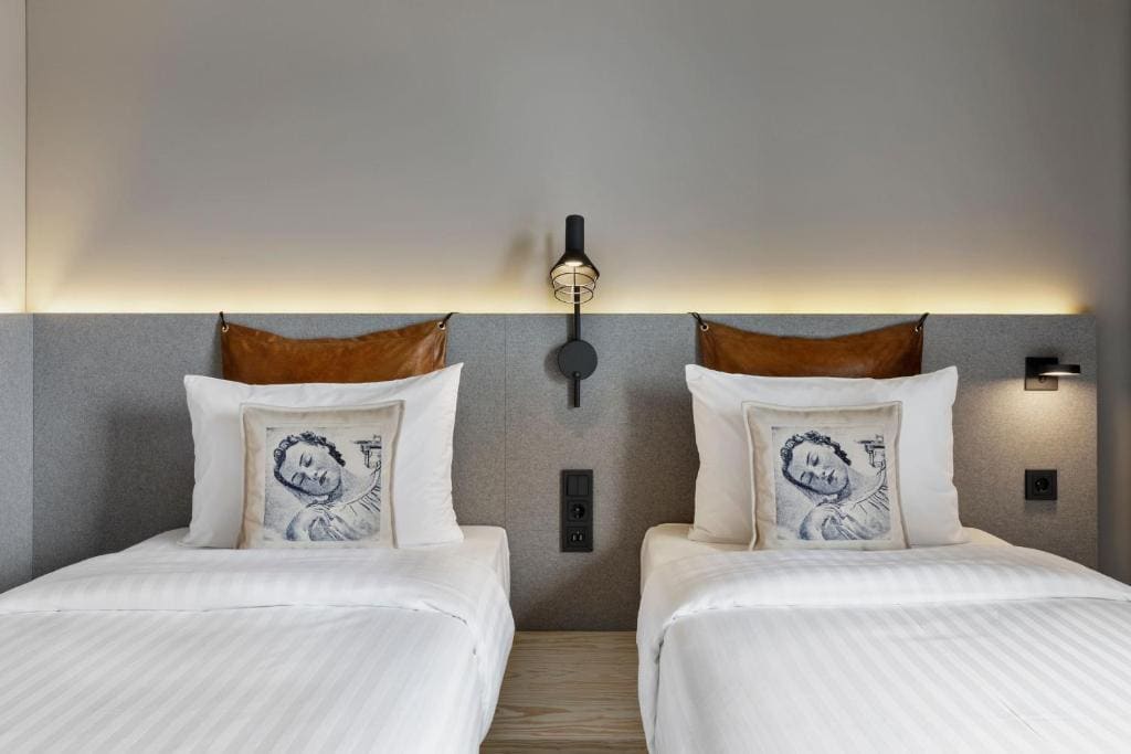 Moxy Twin Sleeper, Guest room, 2 Twin/Single Bed(s) room - Image 3