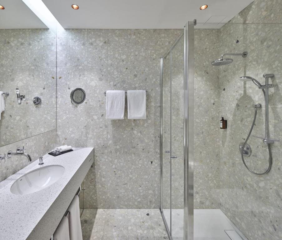 Standard Twin Room room - Image 3