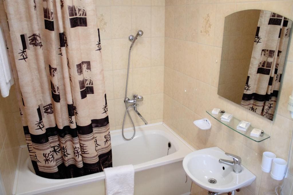 Standard Twin Room room - Image 2
