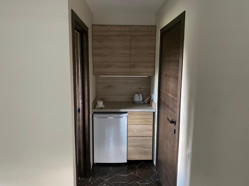Deluxe Double Room with Shower room - Image 2
