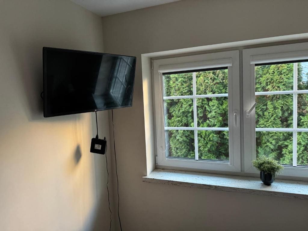 Deluxe Double Room with Shower room - Image 3