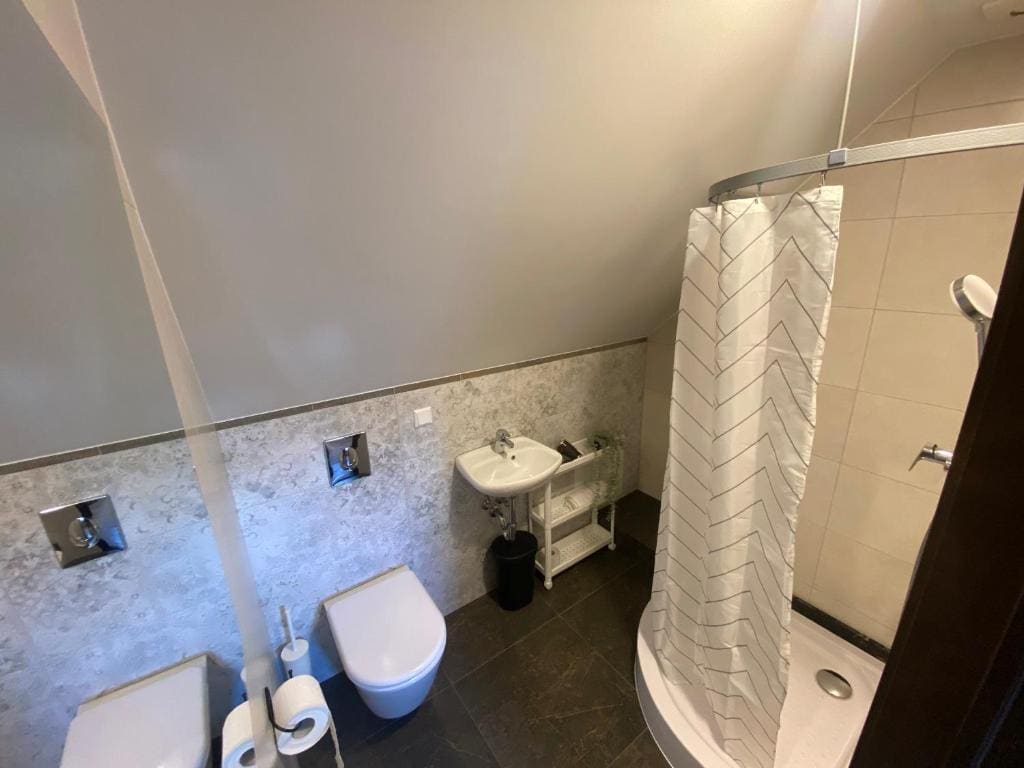 Quadruple Room with Shower room - Image 1