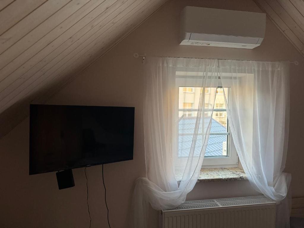 Quadruple Room with Shower room - Image 3