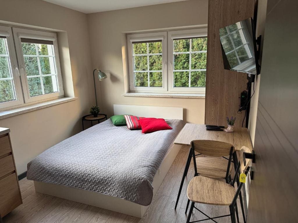 Twin Room with Bathroom room - Image 3