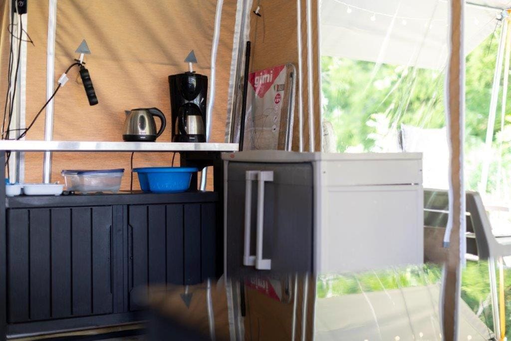 Lodge de Luxe tent room - Image 1