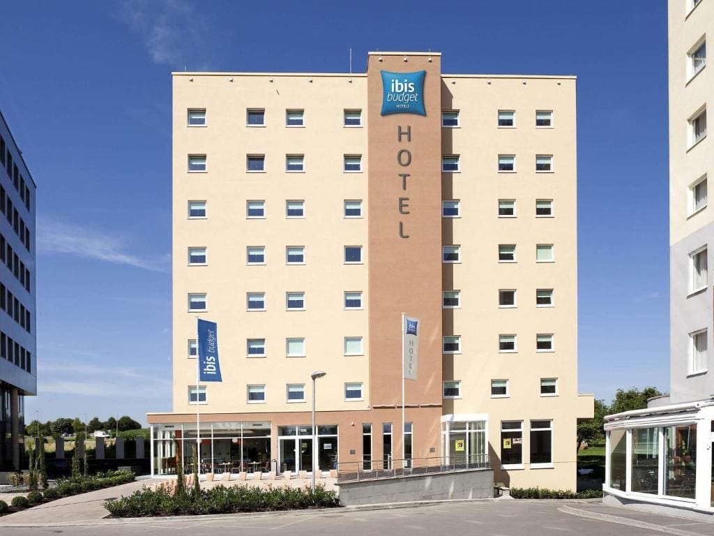 Triple Room with One Double Bed and One Bunk Bed room - Image 1