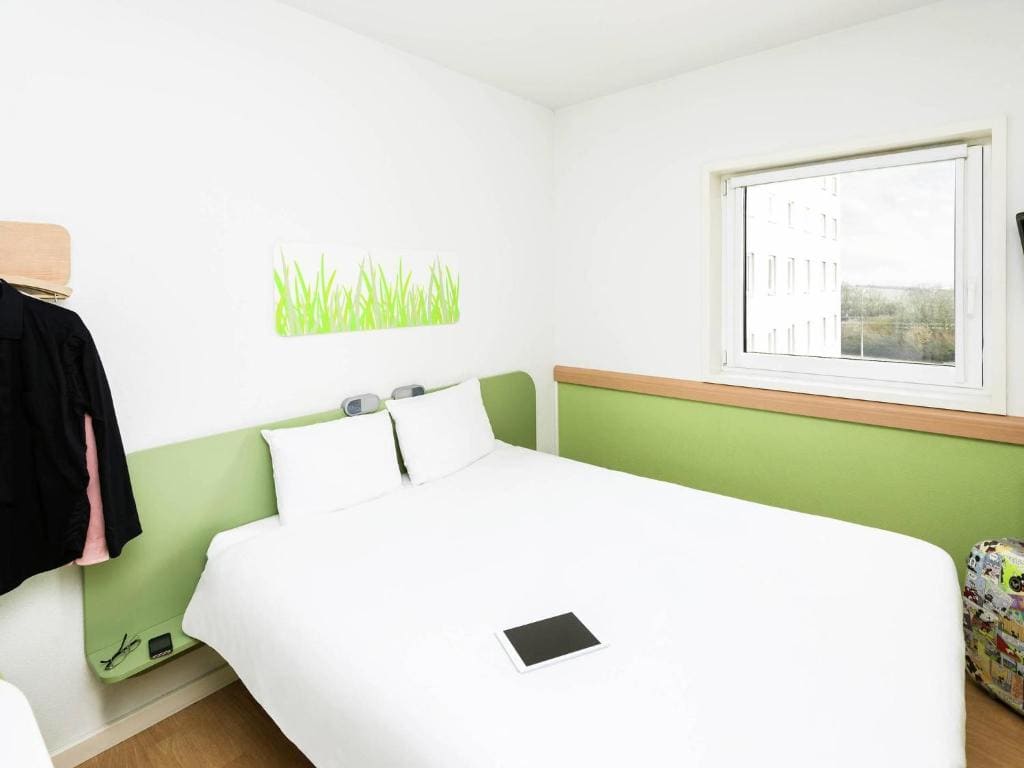 Triple Room with One Double Bed and One Bunk Bed room - Image 3