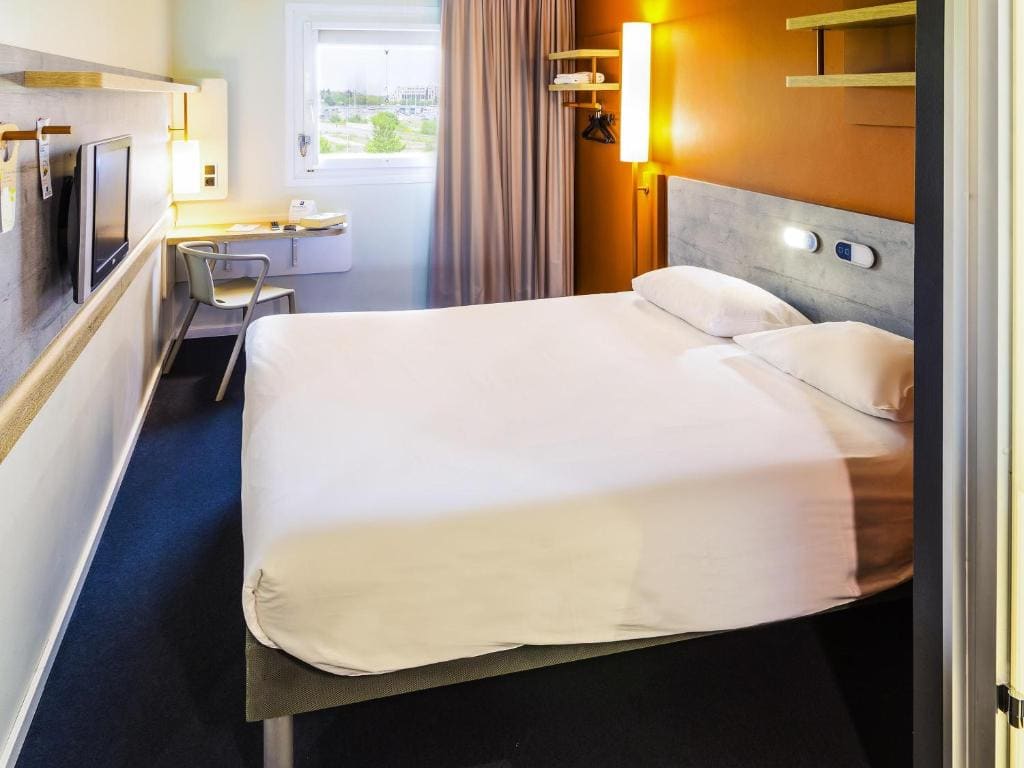Standard Double Room with Bunk Bed room - Image 2