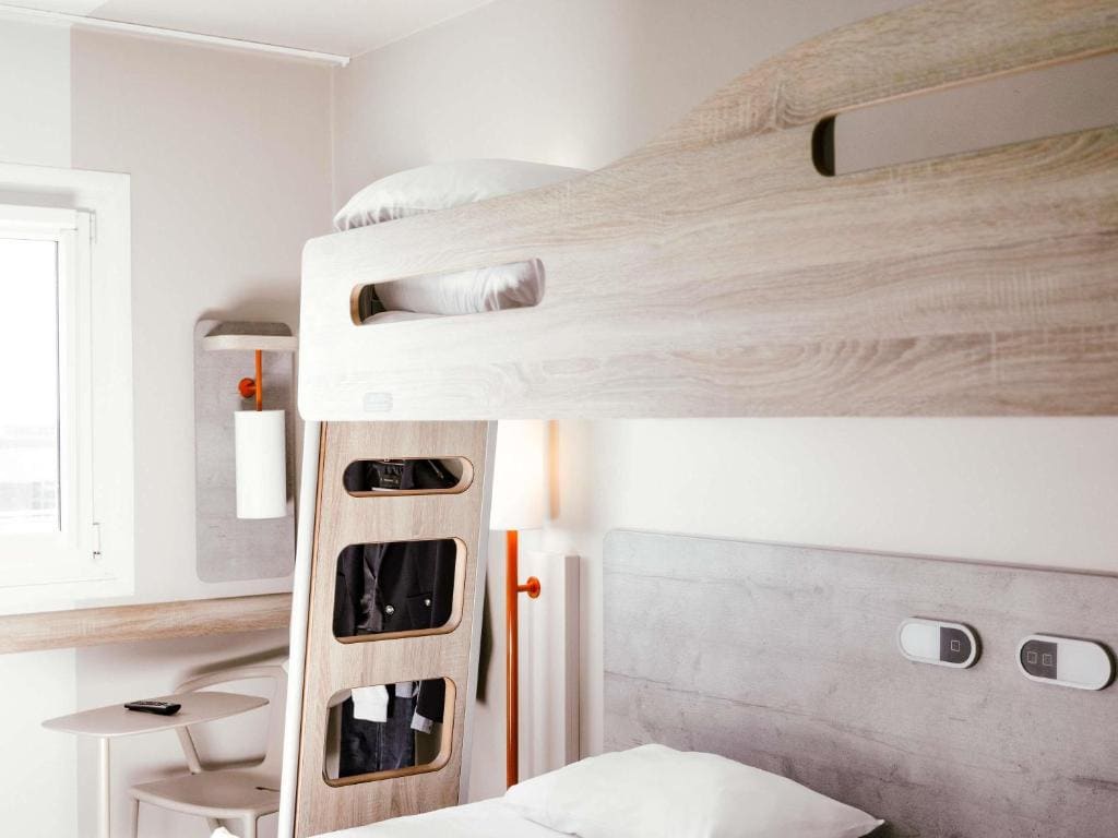 Standard Twin Room with Bunk Bed room - Image 2