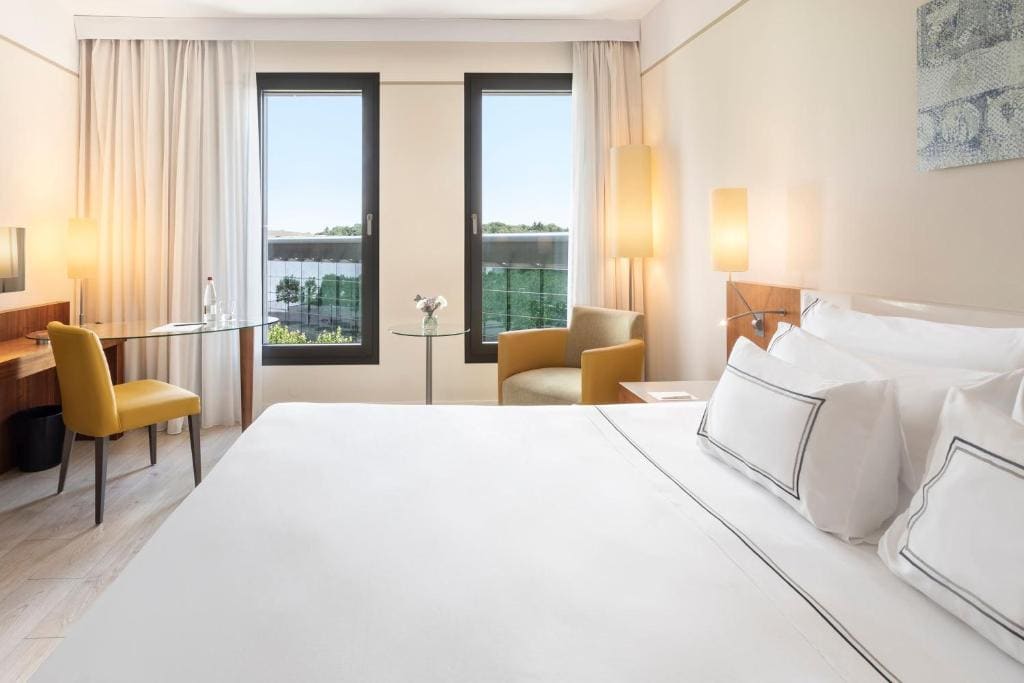 The Level Room with Executive Lounge Access room - Image 2