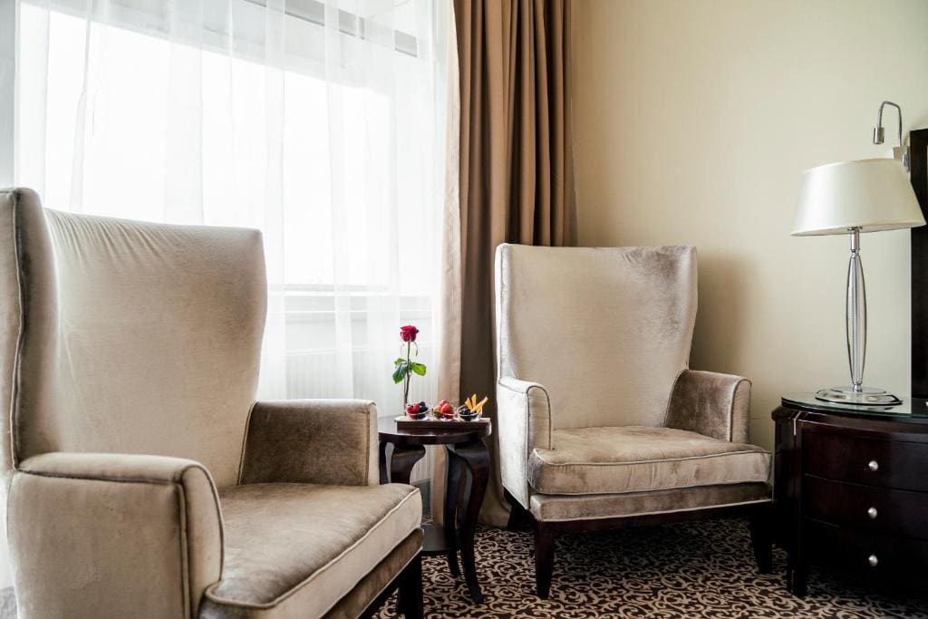 Deluxe Double or Twin Room with Partial Sea View and Wellness Spa Access room - Image 3