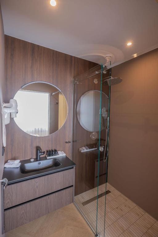 Superior Suite with Sea View Terrace with VIP SPA Access room - Image 3