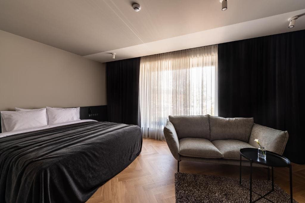 Deluxe King Room room - Image 3