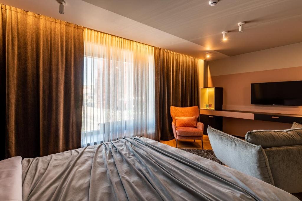 Deluxe King Room room - Image 2