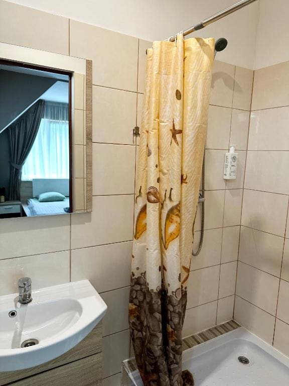 Deluxe Triple Room room - Image 1