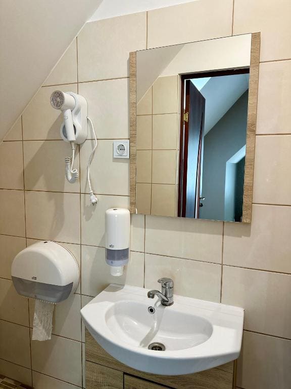Deluxe Triple Room room - Image 2