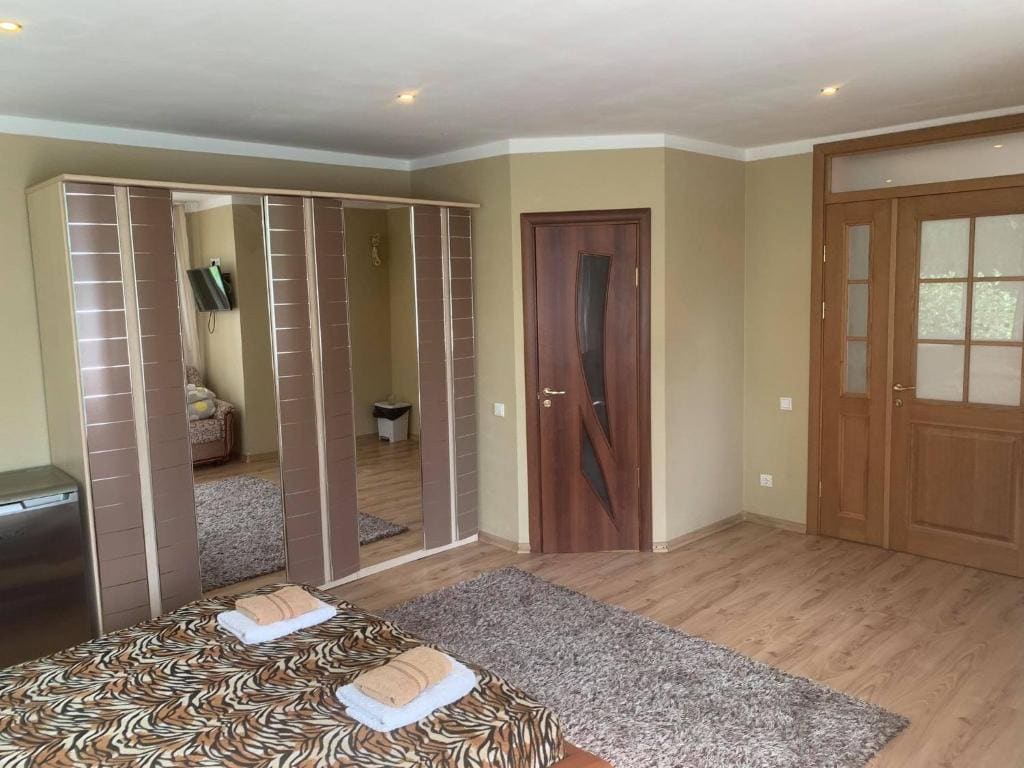 Double Room with Private External Bathroom room - Image 3