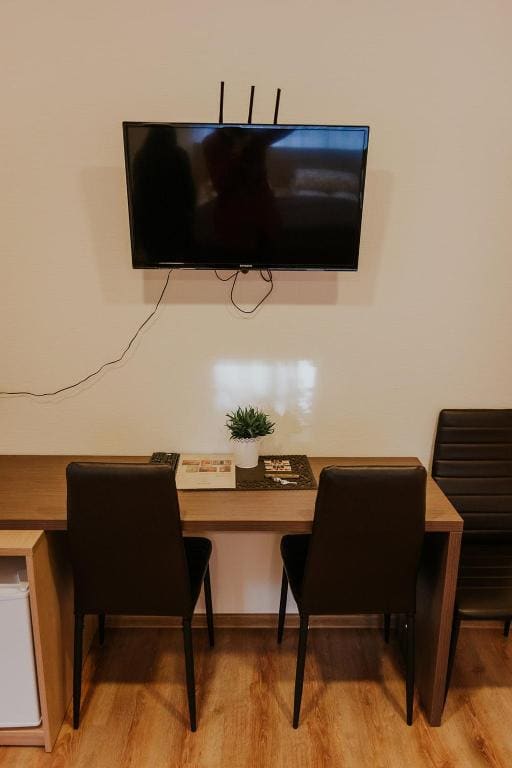 Family Room room - Image 2