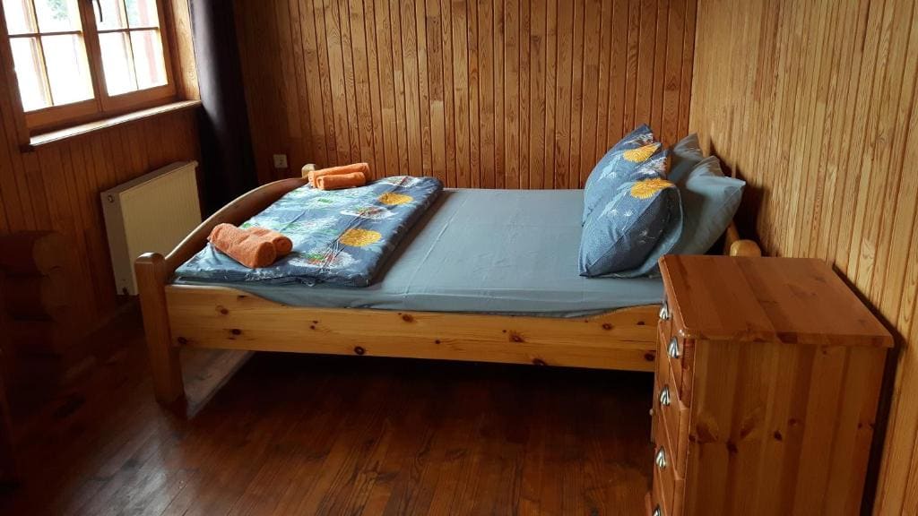 Double Room with Shared Bathroom room - Image 2