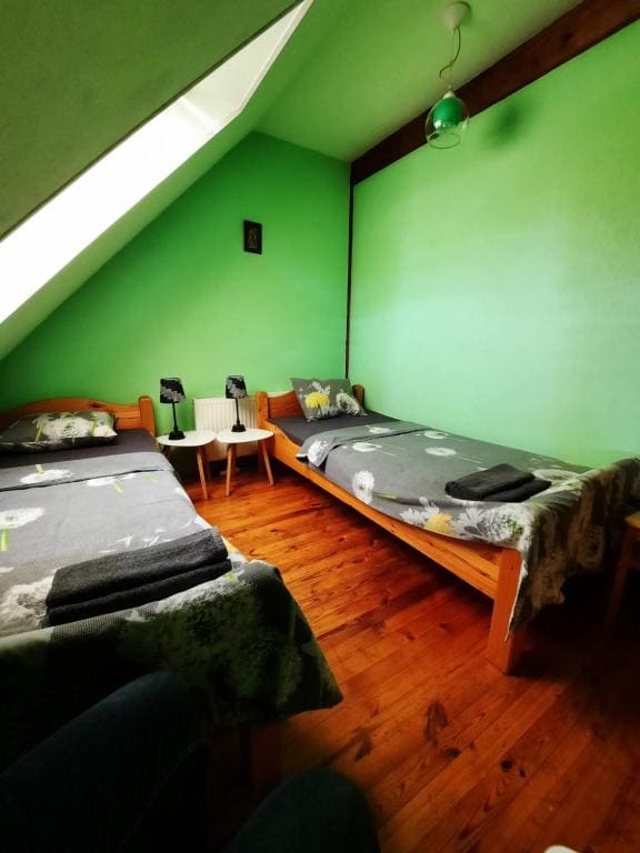 Twin Room with Shared Bathroom room - Image 2